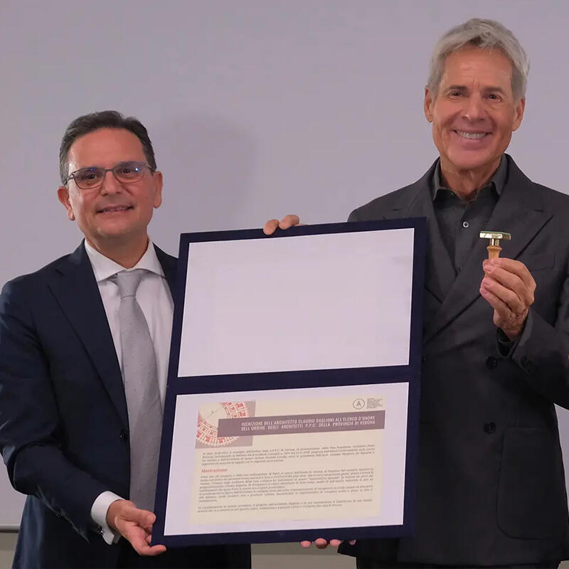 CLAUDIO BAGLIONI INSIGNITO DELL'ISCRIZIONE AD HONOREM ALL'ALBO D'ONORE DELL'ORDINE DEGLI ARCHITETTI DI VERONA