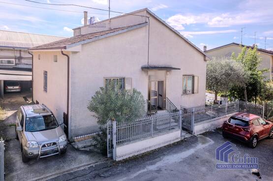 Casa indipendente villetta con giardino   Raldon (San Giovanni Lupatoto)