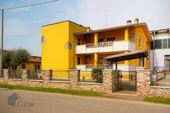 Semi-detached house quiet position  Caselle Di Sommacampagna (Sommacampagna)